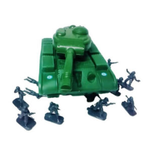 Soldados con tanque de guerra plastico