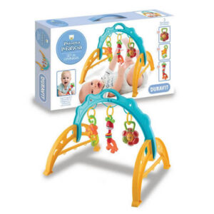 Gimnasio con piezas plásticas