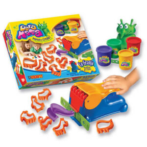 Kit de masa la granja.Contiene 1extrusor,4 moldes,4 potes de masa y 7 moldes de animales