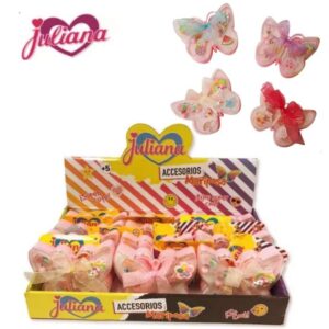Juliana Mariposa con accesorios.