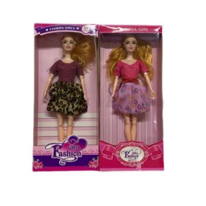 Muñeca articulada con vestido.