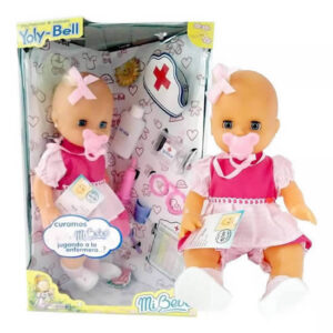 Bebe de goma chico con ojos movibles y accesorios para juagar a la enfermera
